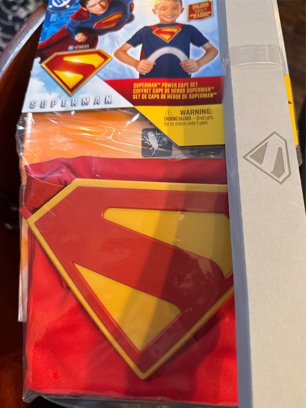 Dc Comics Superman Power Cape Set Super Heroes Halloween Costume For Kids With Iconic Chest Plate  vinyl figure collectible [Barcode 681147069107] - Main Image 2