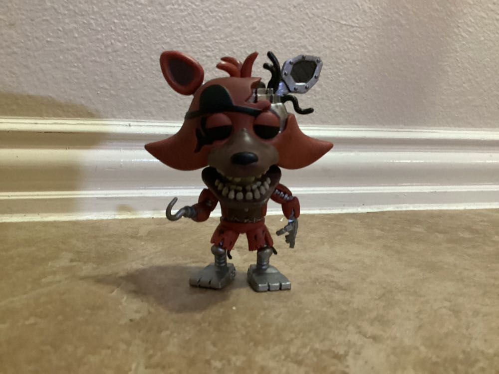 FNAF - Withered Foxy - Five Nights at Freddy’s vinyl figure collectible [Barcode 889698838665] - Main Image 2