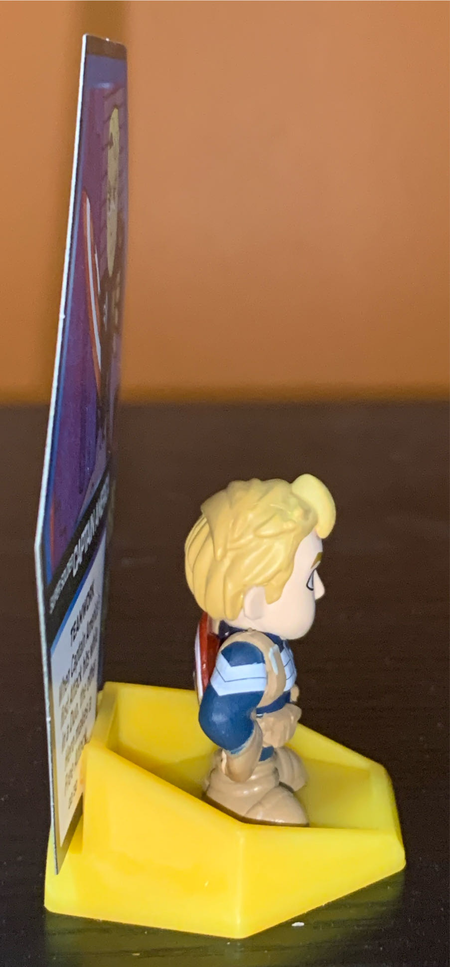 #02/30: Captain America (Super Soldier)  vinyl figure collectible - Main Image 4