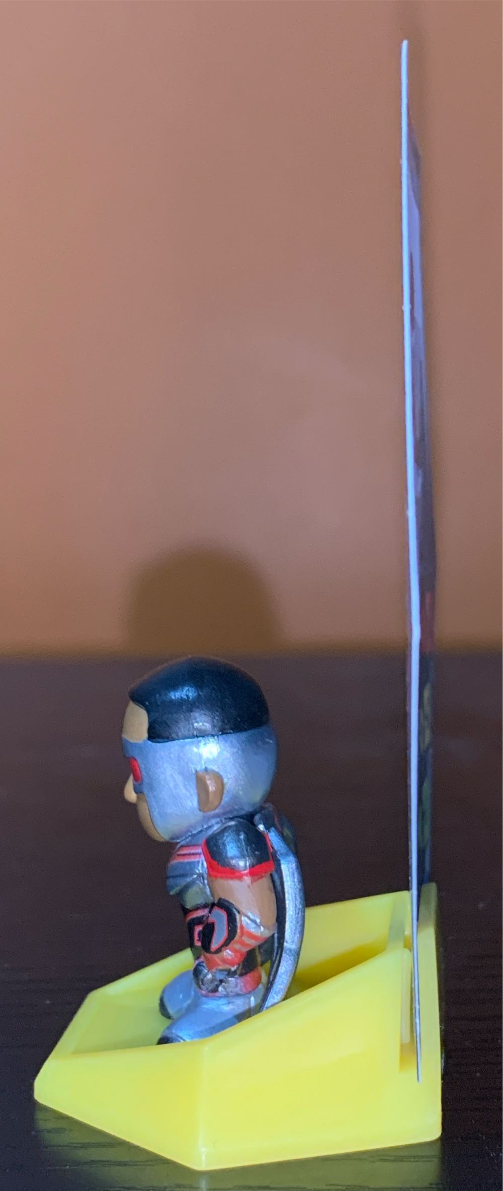 #04/30: Falcon  vinyl figure collectible - Main Image 2