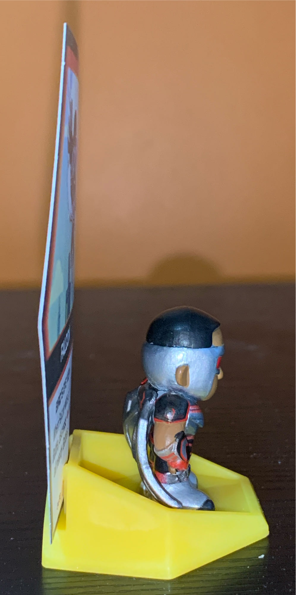 #04/30: Falcon  vinyl figure collectible - Main Image 4