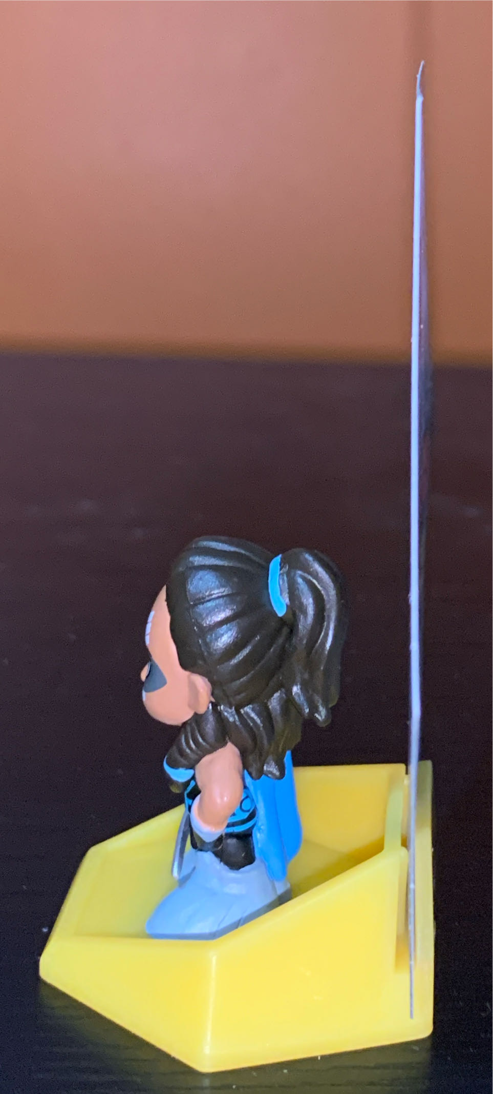 #17/30: Valkyrie  vinyl figure collectible - Main Image 2