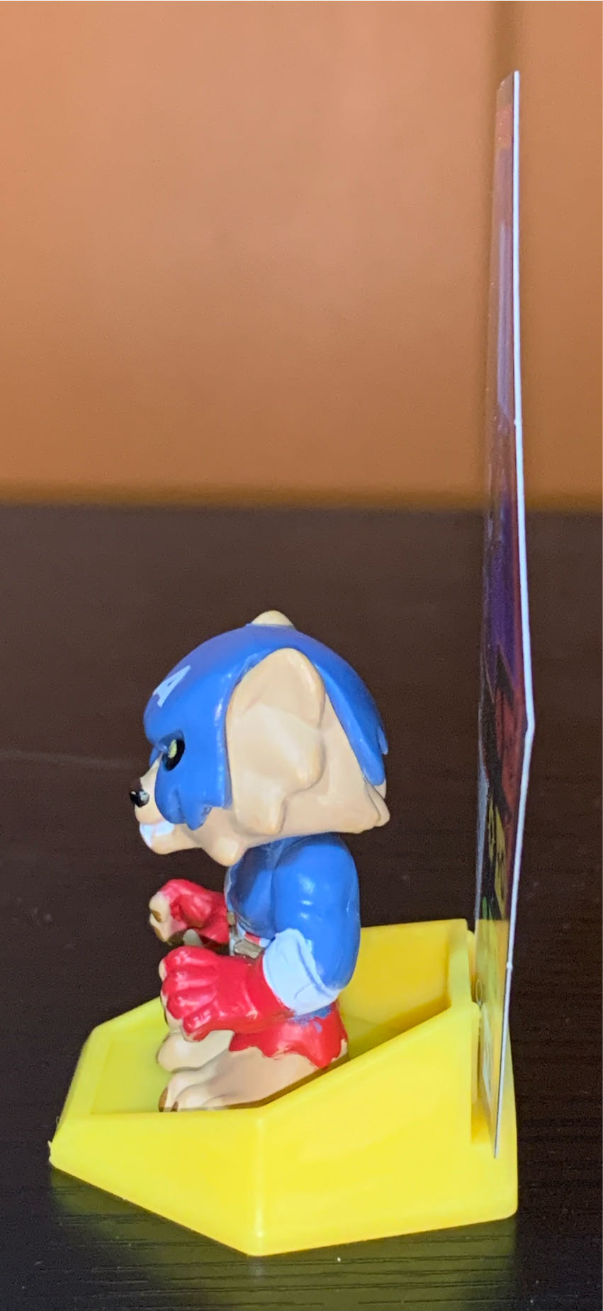 #18/30: Capwolf  vinyl figure collectible - Main Image 2