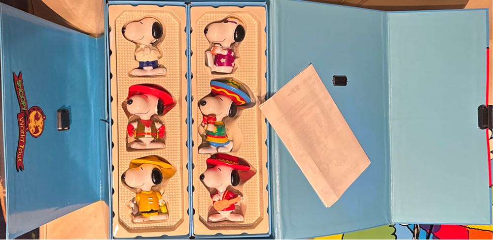 McDonald’s (Japan) X Peanuts Snoopy World Tour  vinyl figure collectible - Main Image 2