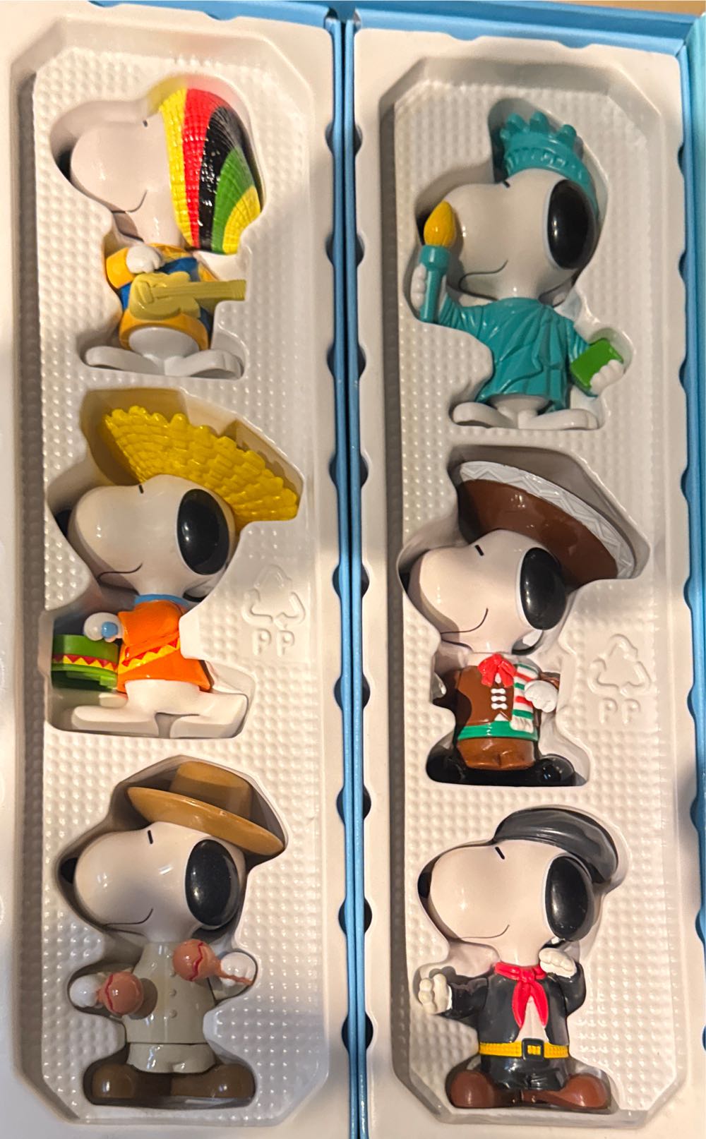 McDonald’s (Japan) X Peanuts Snoopy World Tour  vinyl figure collectible - Main Image 4