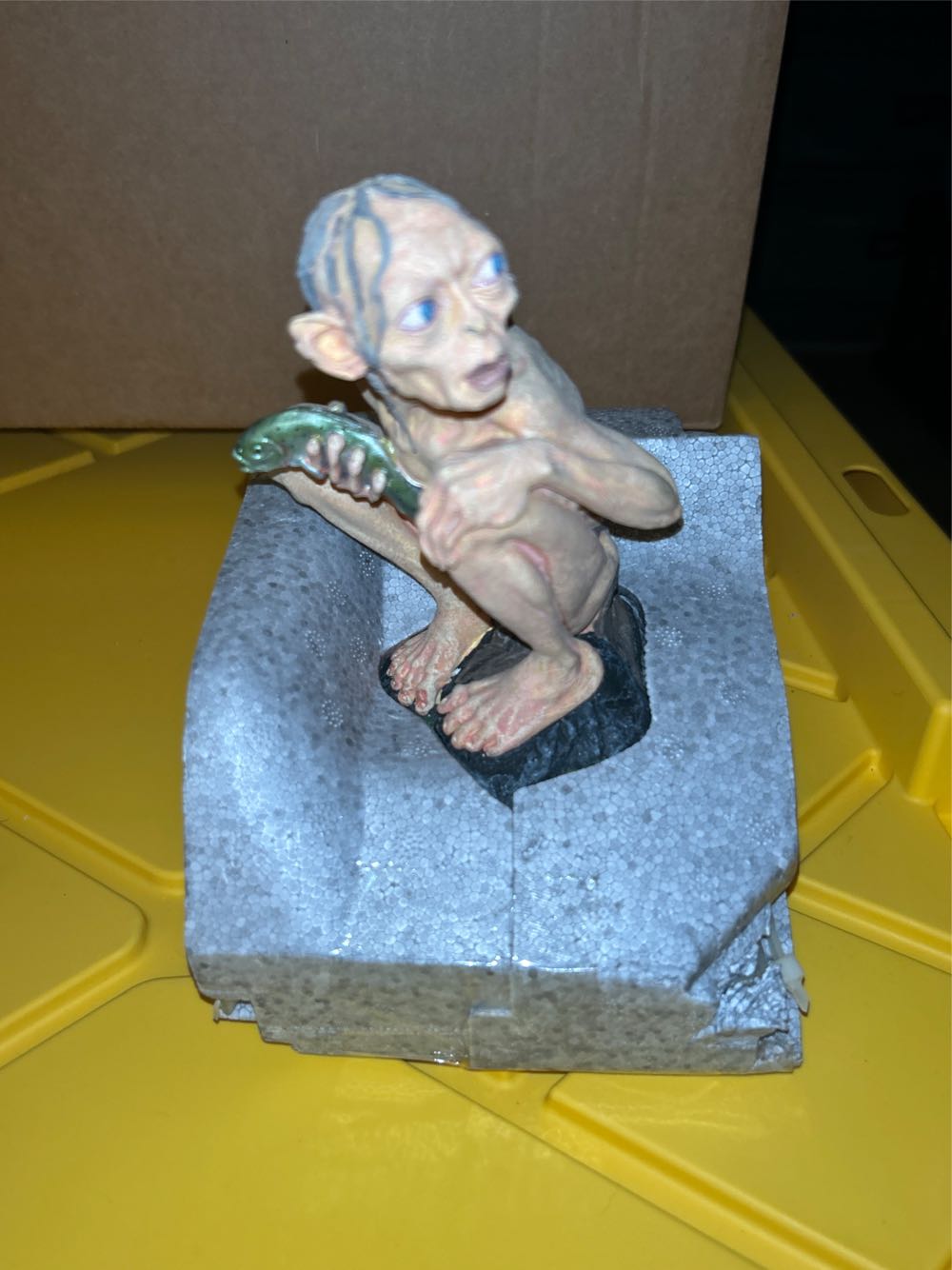 Weta Workshop: The Lord Of The Rings: The Two Towers: Smeagol Figurine - The Lord of the Rings vinyl figure collectible - Main Image 2