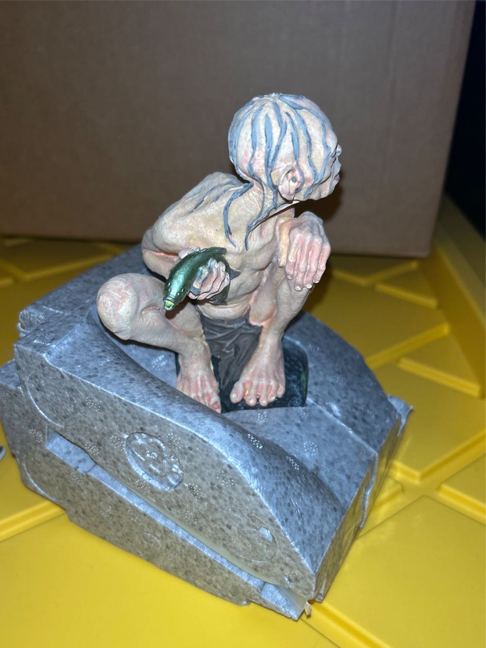 Weta Workshop: The Lord Of The Rings: The Two Towers: Smeagol Figurine - The Lord of the Rings vinyl figure collectible - Main Image 4