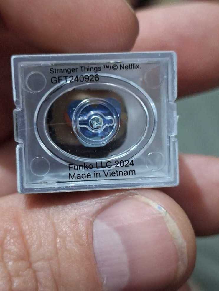 Stranger Things: Lucas - Stranger Things vinyl figure collectible - Main Image 4