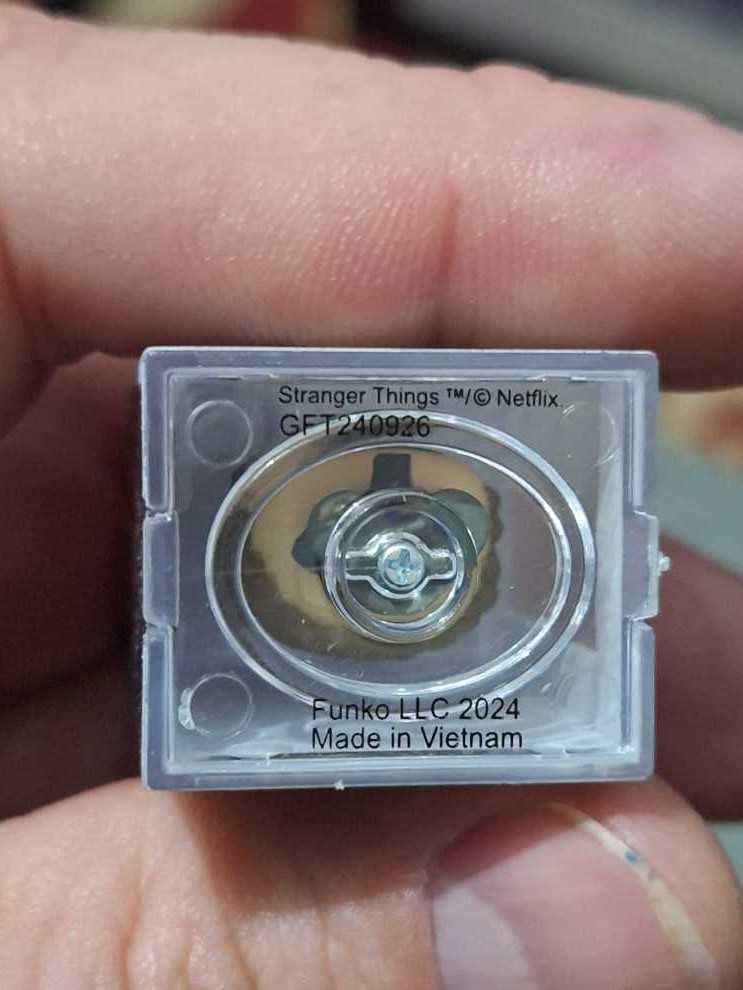 Stranger Things: Jonathan - Stranger Things vinyl figure collectible - Main Image 4