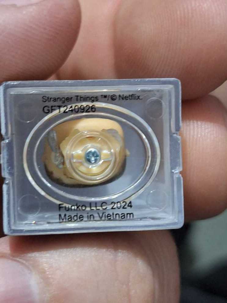 Stranger Things: Eleven In Burger T-Shirt - Stranger Things vinyl figure collectible - Main Image 4