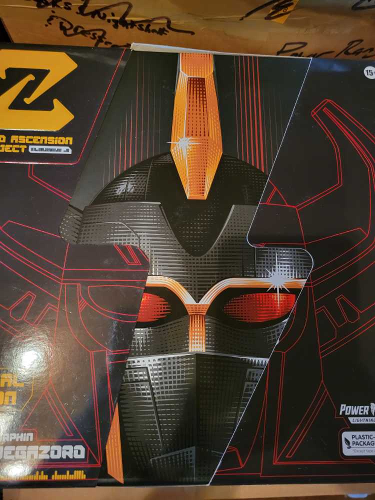 Hasbro Power Rangers Zord Ascension Project Black & Gold Dino Zord Action Megazord Special Edition Mighty Morphin Transformers  vinyl figure collectible [Barcode 6066692007387] - Main Image 2