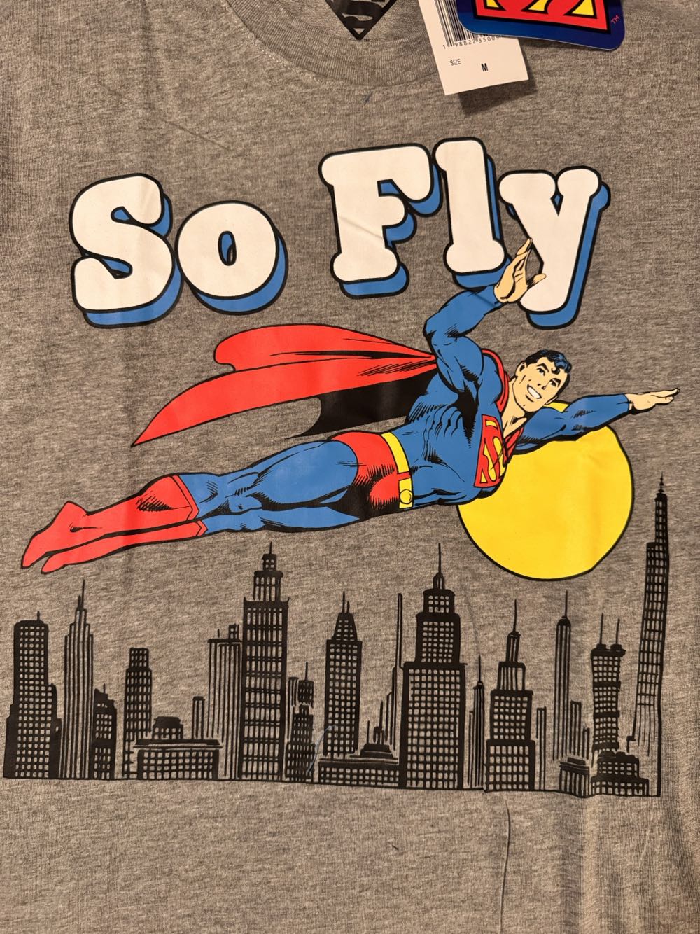 DC Superman medium T-shirt  vinyl figure collectible - Main Image 2