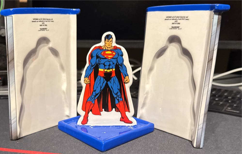 Superman salt and pepper shakers shaped like a foam booth with a Superman figure inside On Stand  vinyl figure collectible - Main Image 2