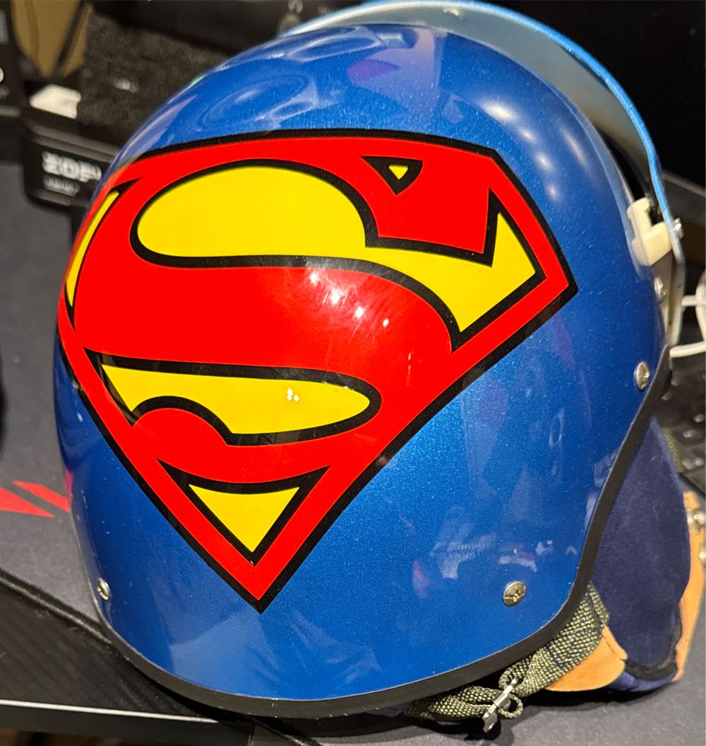 Superman flight helmet replica  vinyl figure collectible - Main Image 2