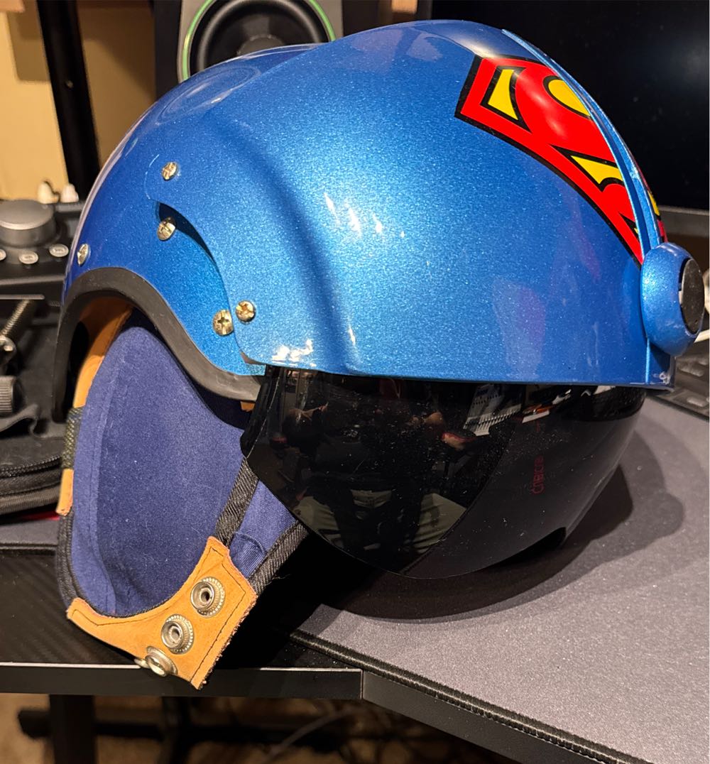 Superman flight helmet replica  vinyl figure collectible - Main Image 3