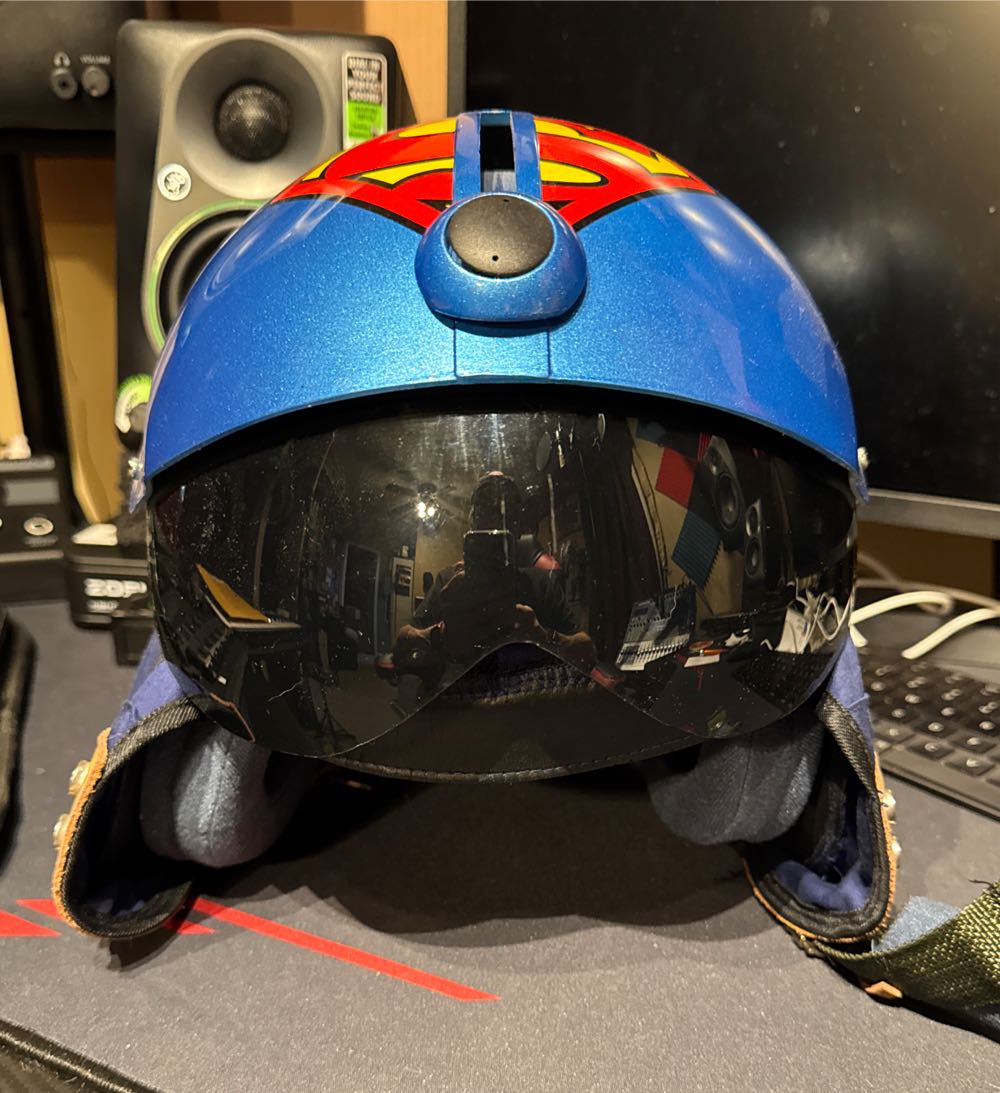 Superman flight helmet replica  vinyl figure collectible - Main Image 4