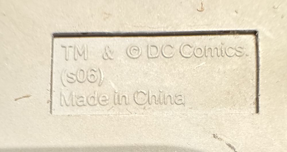 Superman in battle with creature PVC mini statue  vinyl figure collectible - Main Image 2