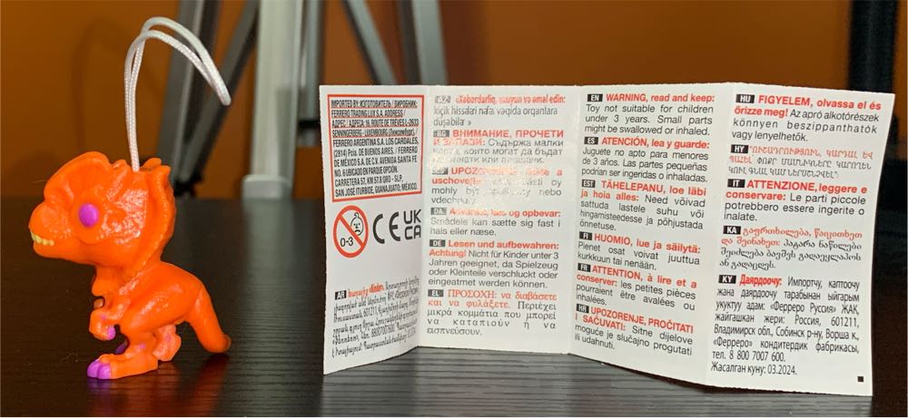 Dilophosaurus (Hangable) - Jurassic World vinyl figure collectible - Main Image 2