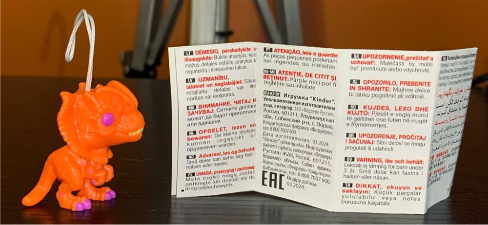 Dilophosaurus (Hangable) - Jurassic World vinyl figure collectible - Main Image 4