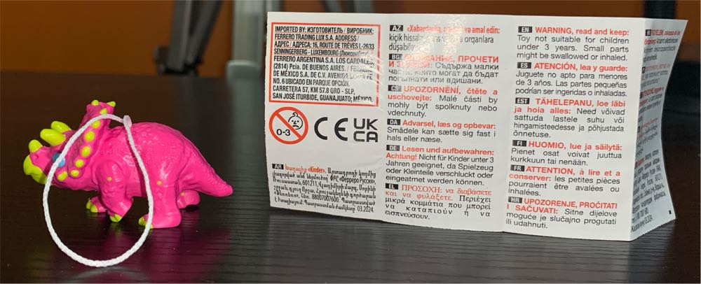 Triceratops (Hangable) - Jurassic World vinyl figure collectible - Main Image 2