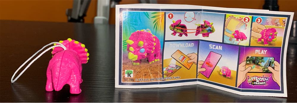 Triceratops (Hangable) - Jurassic World vinyl figure collectible - Main Image 3