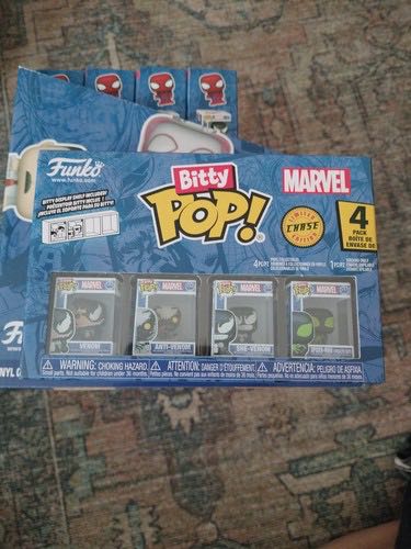 Goku Pocket Pop! Keychain