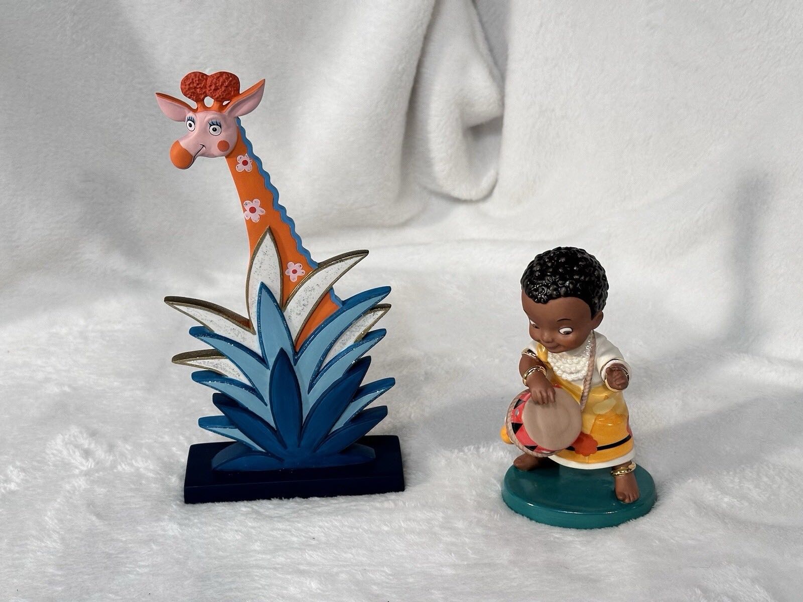 Mahadhi ya Afrika (Africa) - Disney vinyl figure collectible - Main Image 2