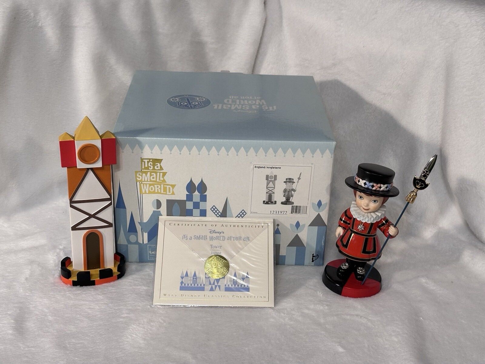 Royal Duty (England) - Disney vinyl figure collectible - Main Image 3