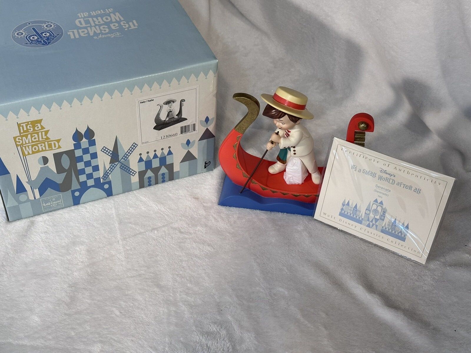 Serenata (Italy) - Disney vinyl figure collectible - Main Image 2