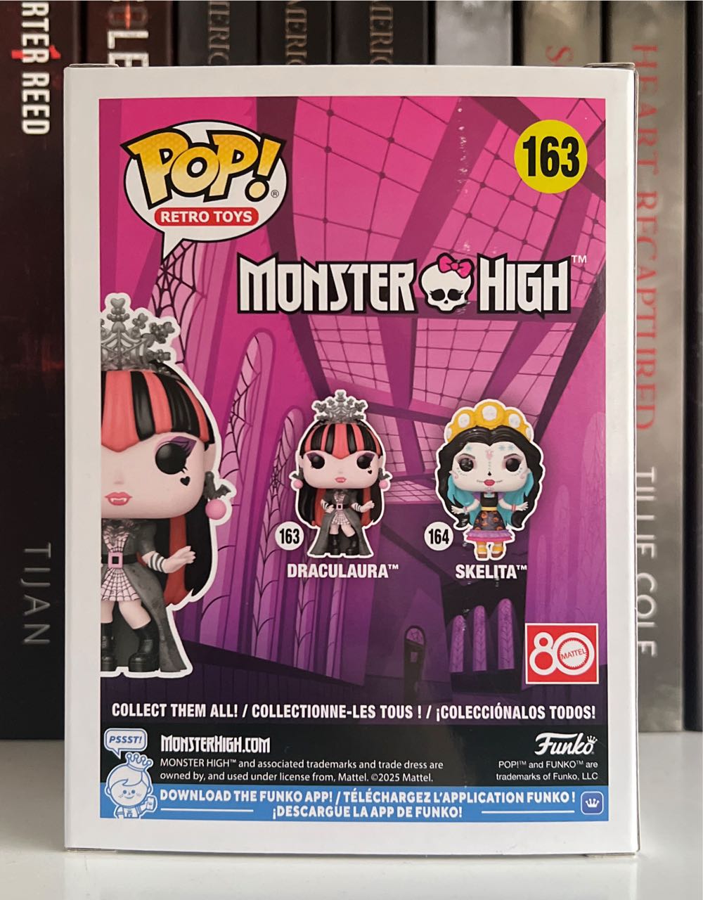 Draculaura  vinyl figure collectible [Barcode 889698865715] - Main Image 3