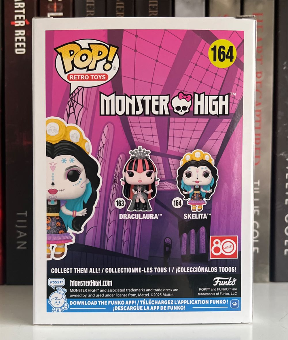 Skelita  vinyl figure collectible [Barcode 889698865722] - Main Image 3