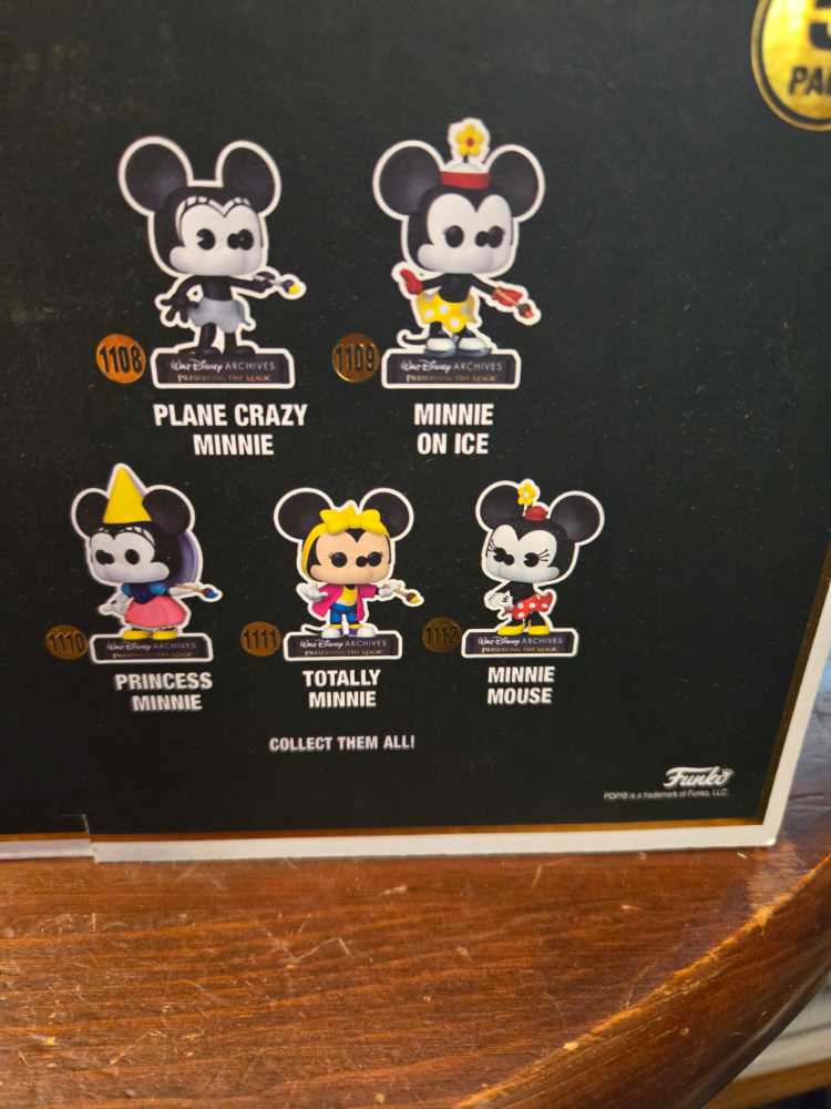 Walt Disney Archives Classic Minnie  vinyl figure collectible - Main Image 2