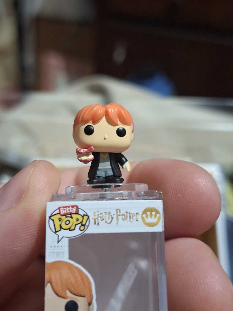 Harry Potter: Ron Weasley With Howler - Harry Potter vinyl figure collectible - Main Image 2