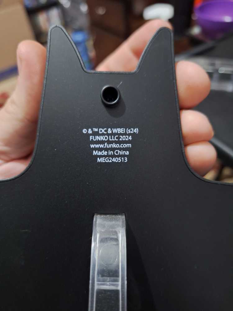 Batman - DC Universe vinyl figure collectible - Main Image 3