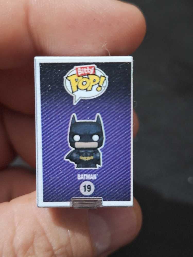 Batman - DC Universe vinyl figure collectible - Main Image 3