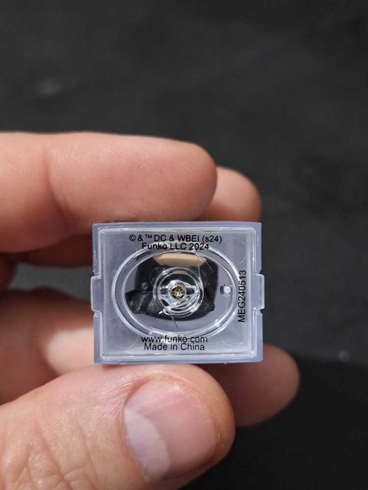 Batman - DC Universe vinyl figure collectible - Main Image 4