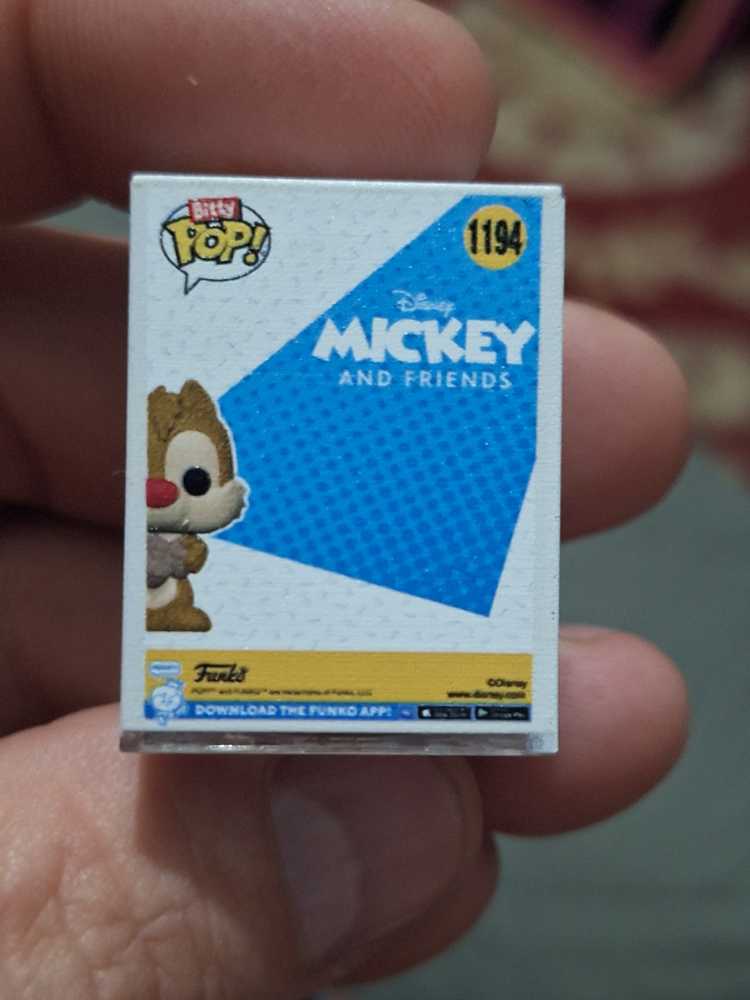 Dale - Disney vinyl figure collectible - Main Image 2