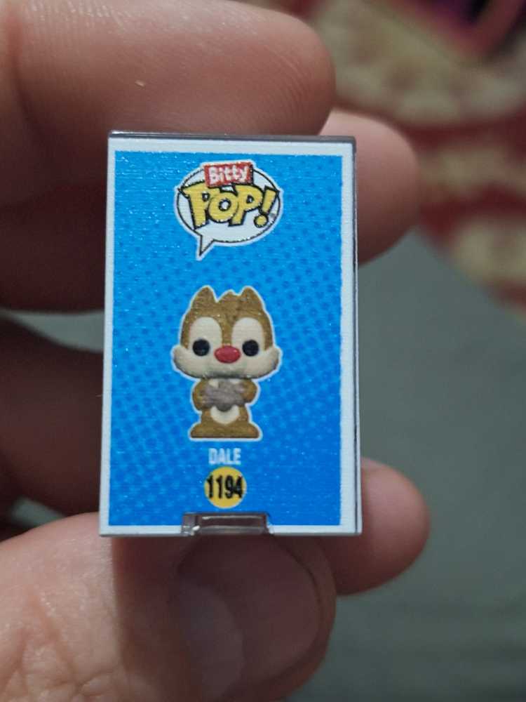 Dale - Disney vinyl figure collectible - Main Image 3