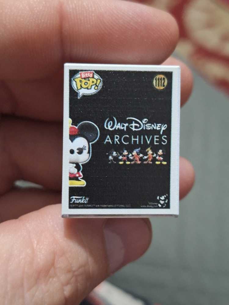 Minnie Mouse - Disney vinyl figure collectible - Main Image 2