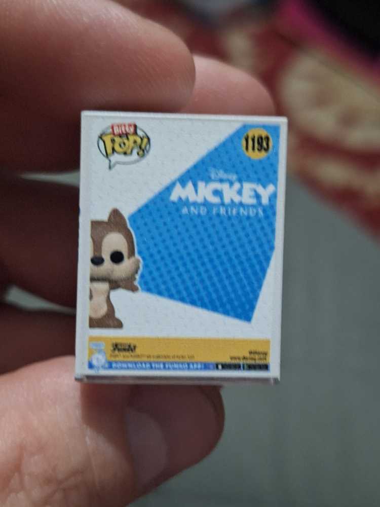 Chip - Disney vinyl figure collectible - Main Image 2