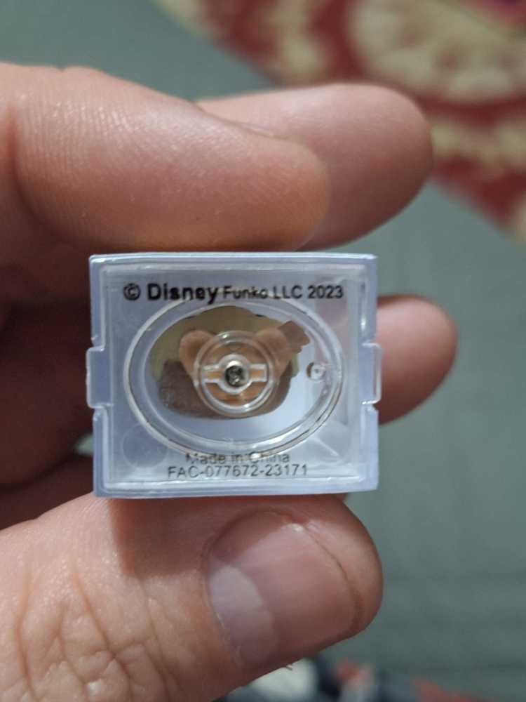 Chip - Disney vinyl figure collectible - Main Image 4