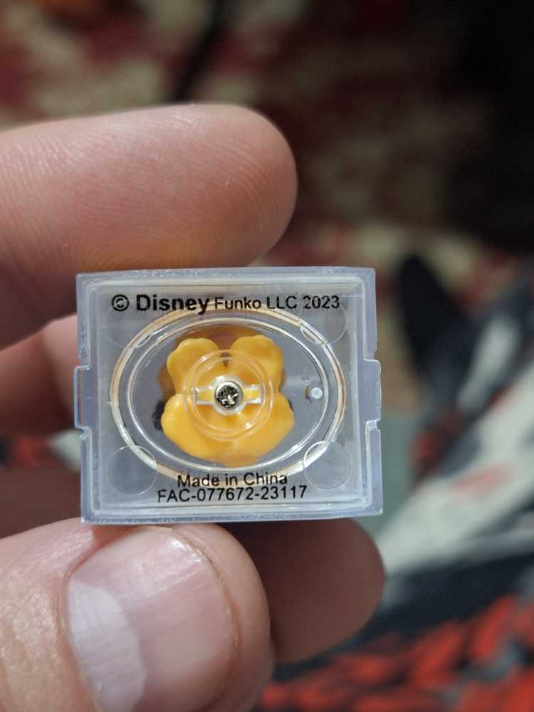 Pluto - Disney vinyl figure collectible - Main Image 4