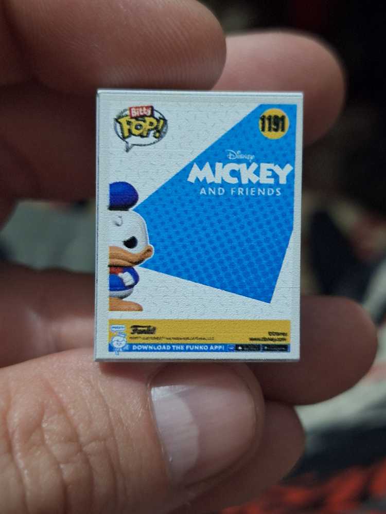 Donald Duck - Disney vinyl figure collectible - Main Image 2