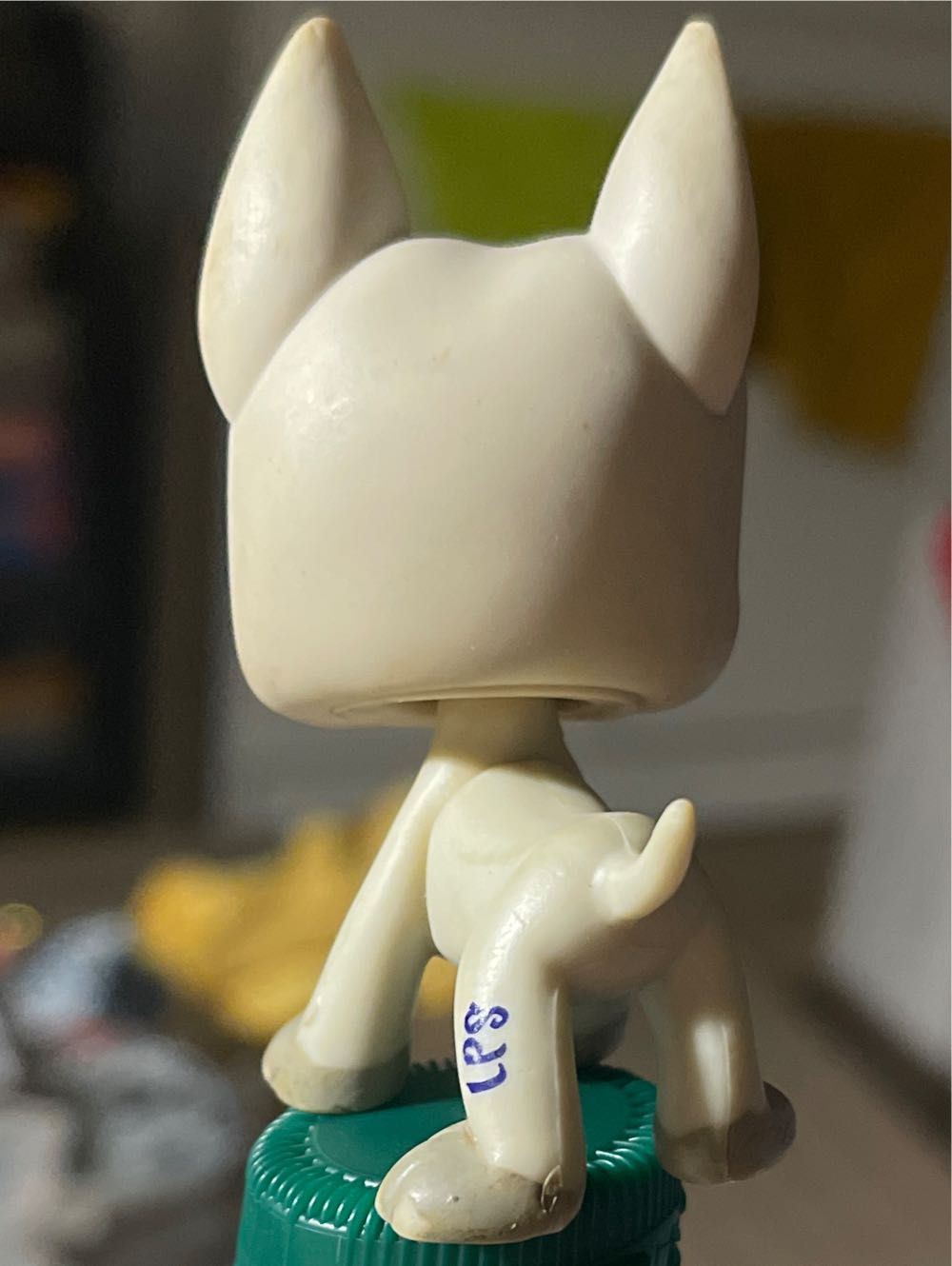 Petshop Danois N• 1688  vinyl figure collectible - Main Image 2