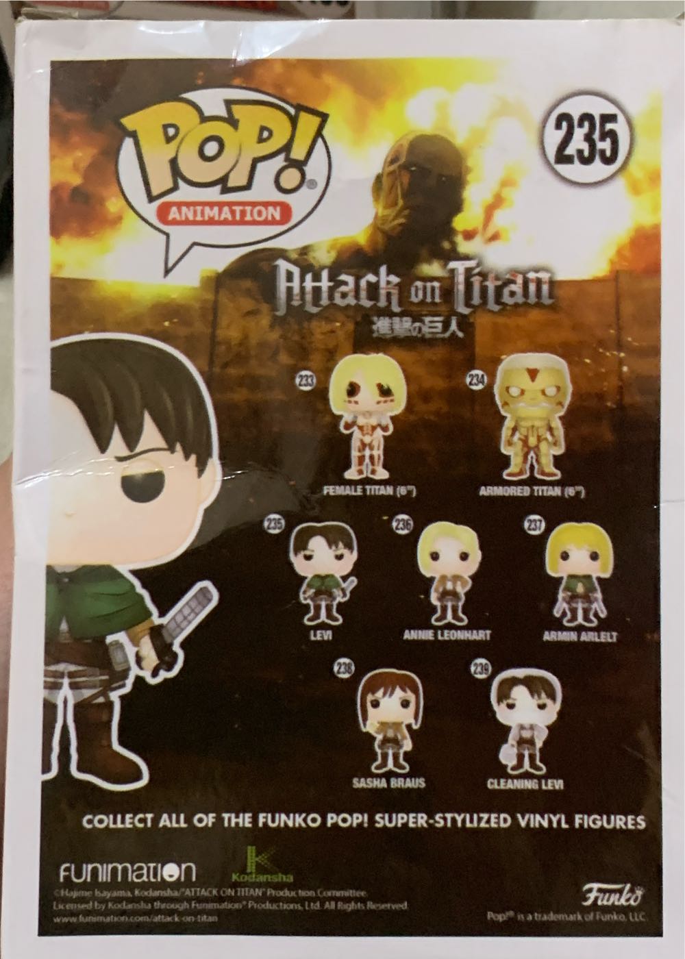 Levi - Attack on Titan vinyl figure collectible [Barcode 889698141963] - Main Image 2
