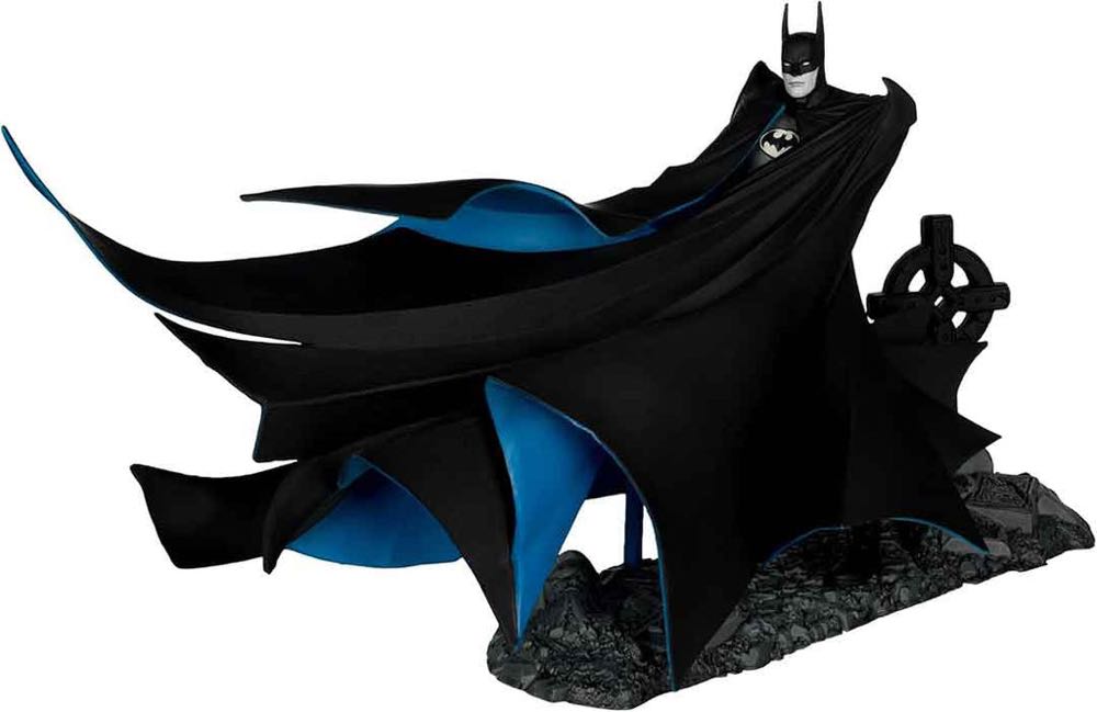 Batman: Year Two McFarlane Toys Black and White Accent Edition Gold Label - Batman vinyl figure collectible [Barcode 787926176520] - Main Image 3