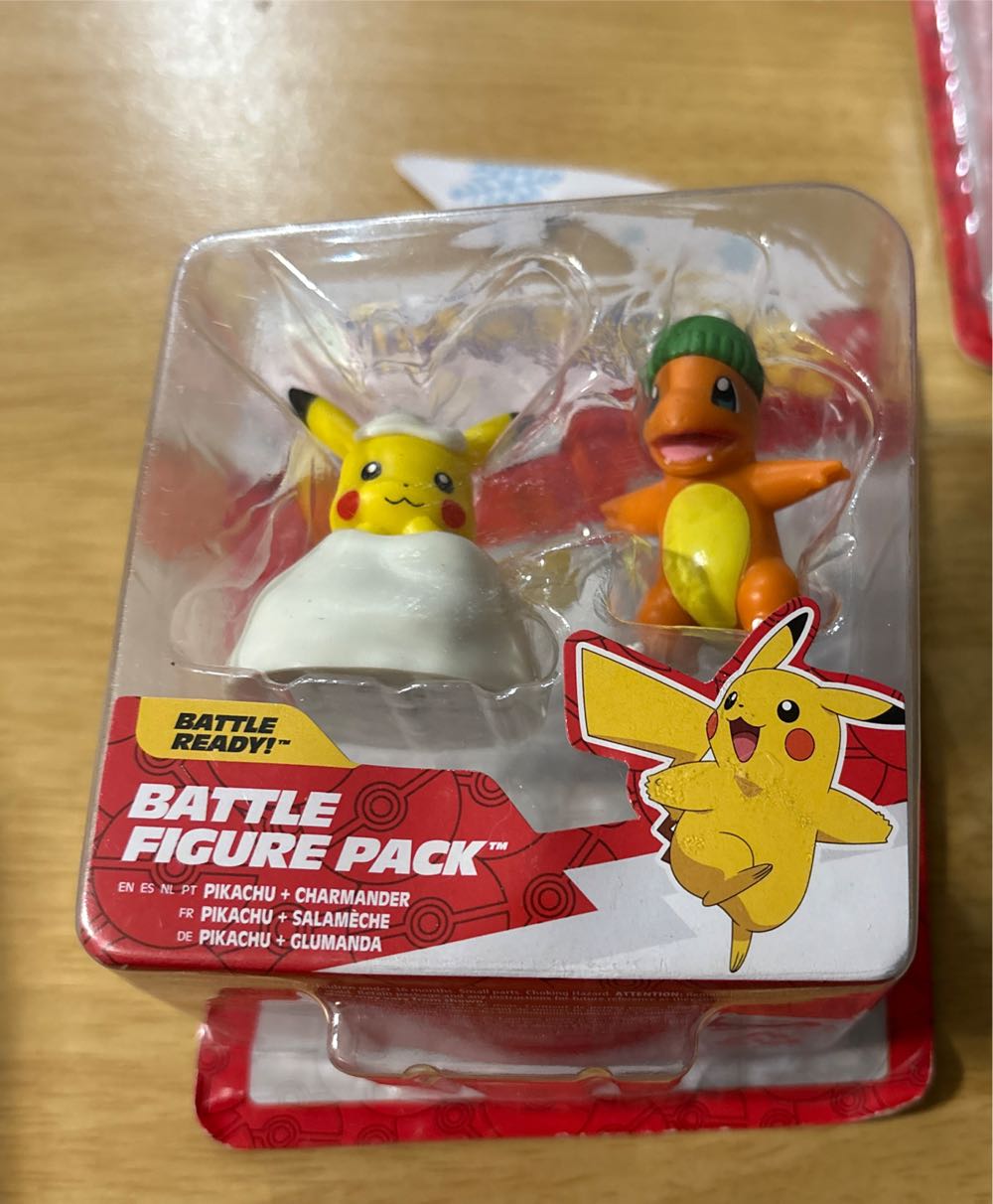 Pokemon Battle Figure Pack Holiday Pikachu And Holiday Charmander  vinyl figure collectible [Barcode 191726440642] - Main Image 2