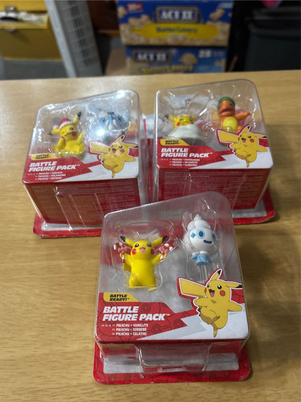 Holiday Winking Pikachu & Cubchoo Battle Pack Pokemon New 2” S Pokémon  vinyl figure collectible [Barcode 191726440635] - Main Image 3