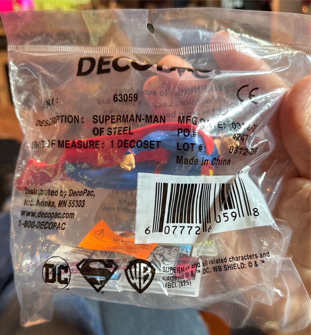 Superman Man Of Steel Cake Topper Superhero Flying Superman Cake Decoration Food Safe Birthday Cake Decoration  vinyl figure collectible [Barcode 607772630598] - Main Image 3