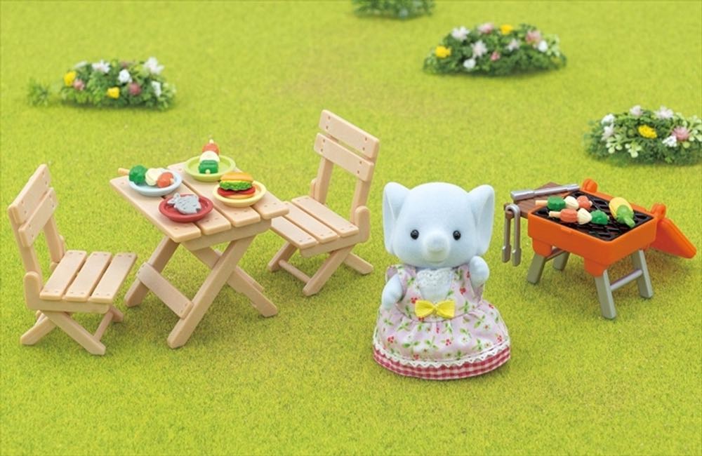 BBQ Picnic Set - Elephant Girl  vinyl figure collectible [Barcode 5054131056400] - Main Image 4